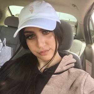 Meet your Posher, Maya